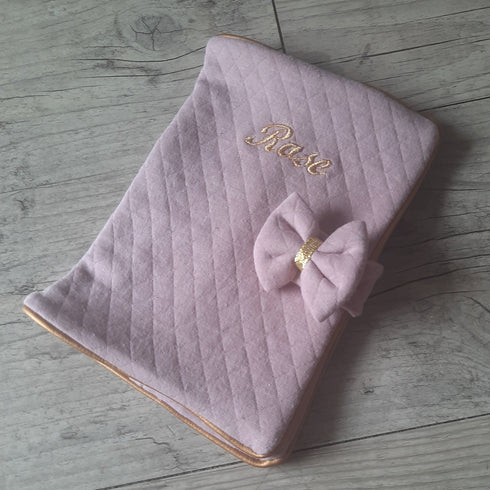 Protège carnet de santé personnalisé en tissu matelassé avec Prénom et/ou Date de naissance